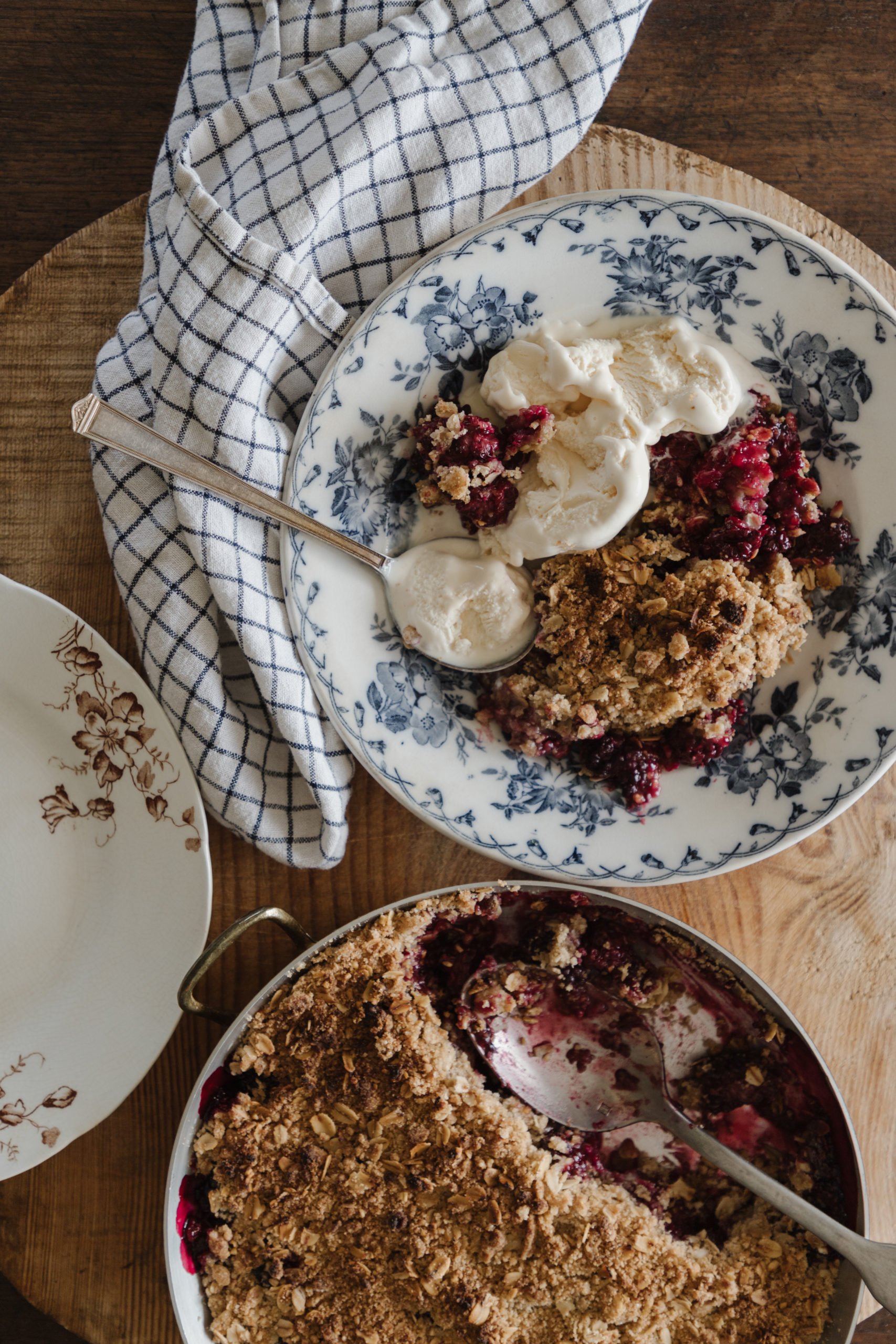 Easy And Fresh Summer Blackberry Crisp Recipe