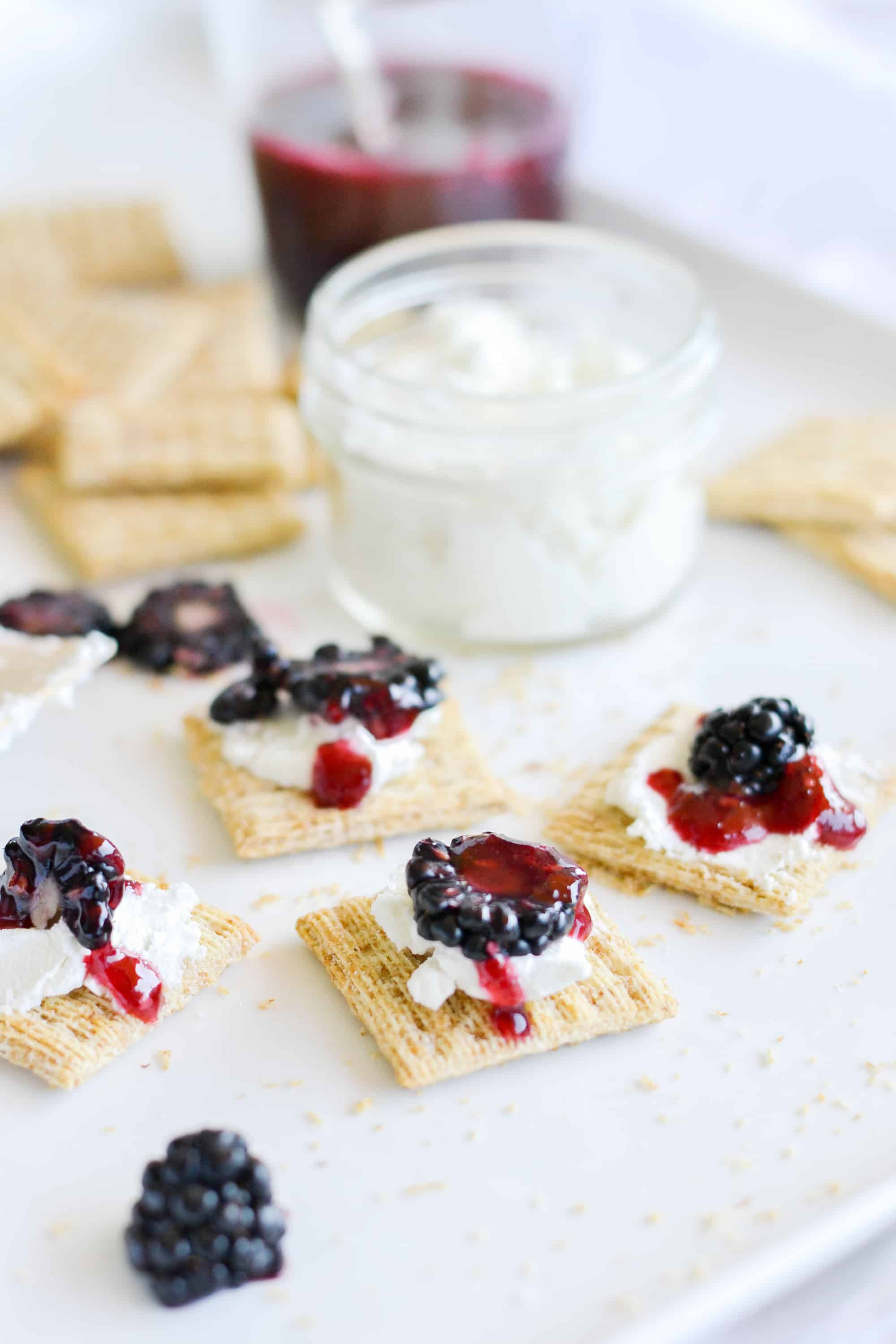 triscuits with blackberries and goat cheese