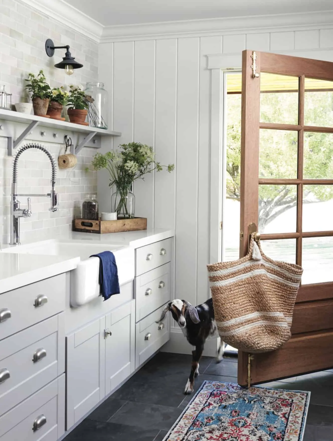 Come take a look into our home through the eyes of photographer Jay Wilde and stylist Lacey Howard in Country Home Magazine’s early spring 2019 edition!