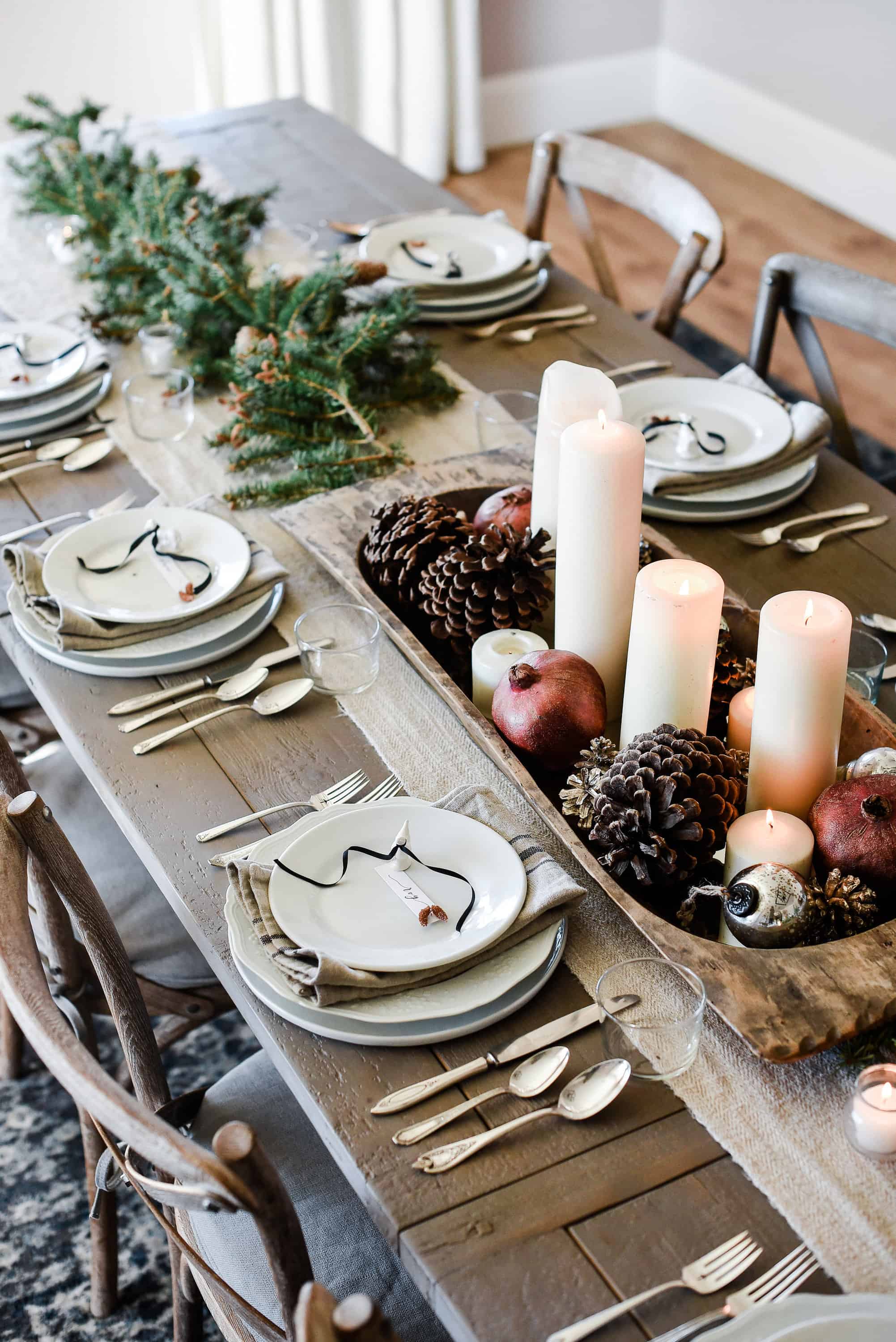 Create your own farmhouse Christmas with simple table ideas for decorating your dining room this holiday season! 