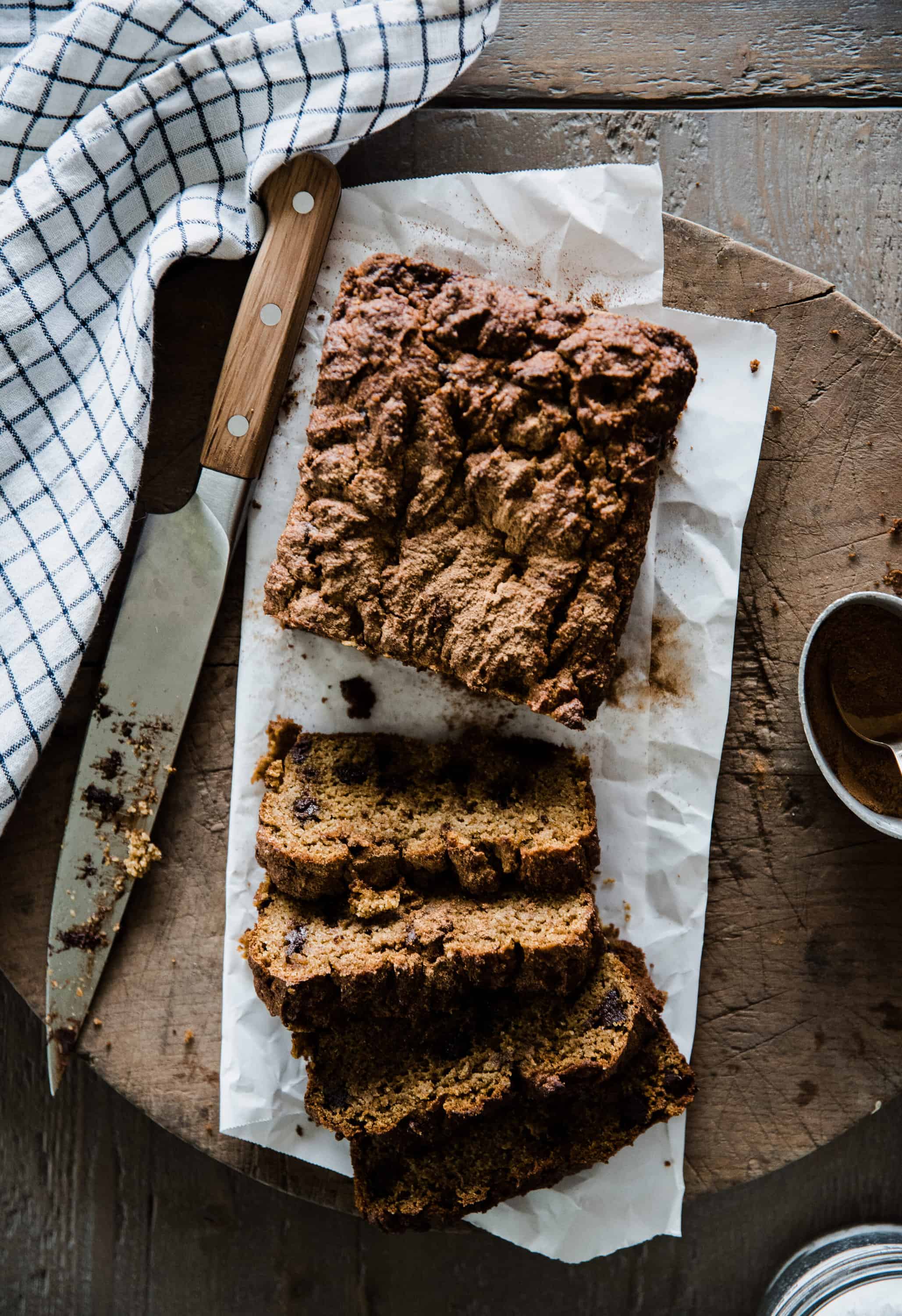 Looking for a delicious healthy pumpkin bread recipe? You’ll love this healthy pumpkin bread sweetened with maple syrup and made with almond flour! 