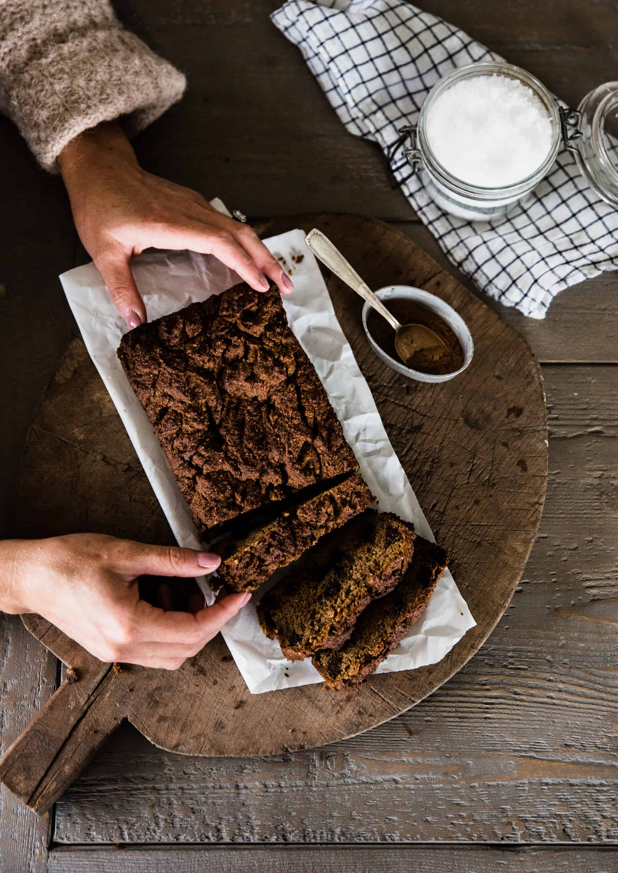 Looking for a delicious healthy pumpkin bread recipe? You’ll love this healthy pumpkin bread sweetened with maple syrup and made with almond flour! 