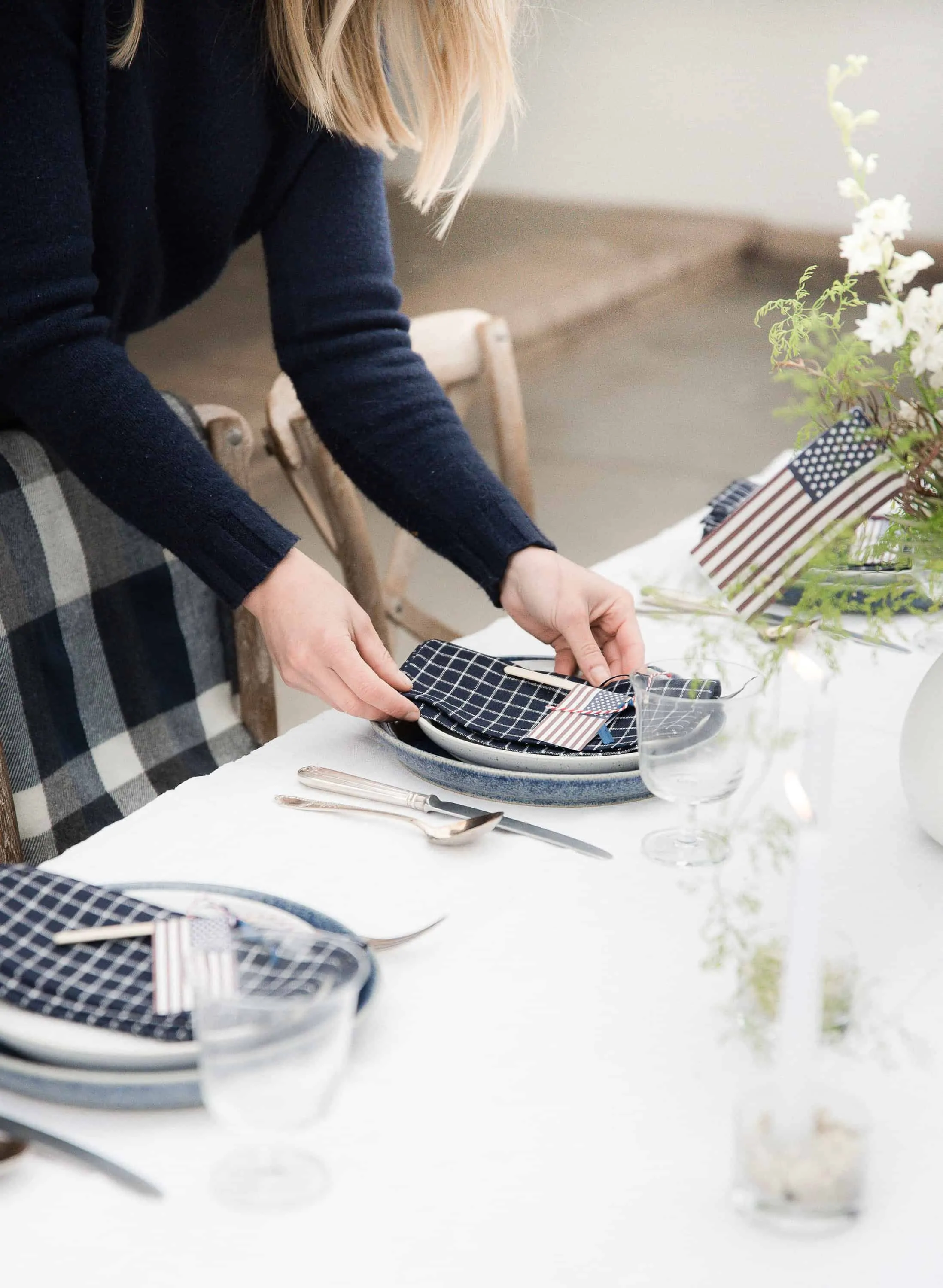 Get inspired for Fourth of July with this easy table decor and centerpiece idea! 