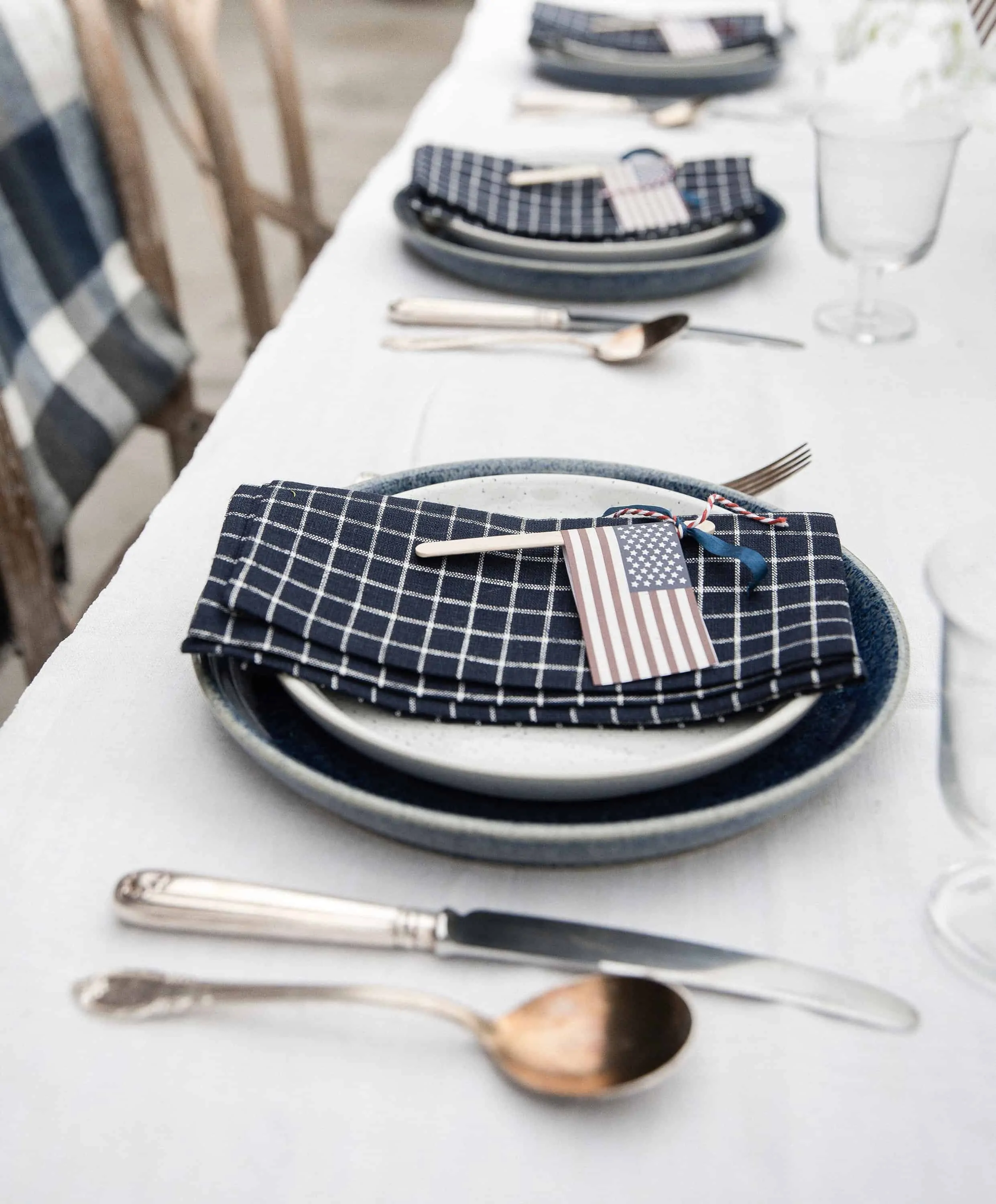 Get inspired for Fourth of July with this easy table decor and centerpiece idea! 