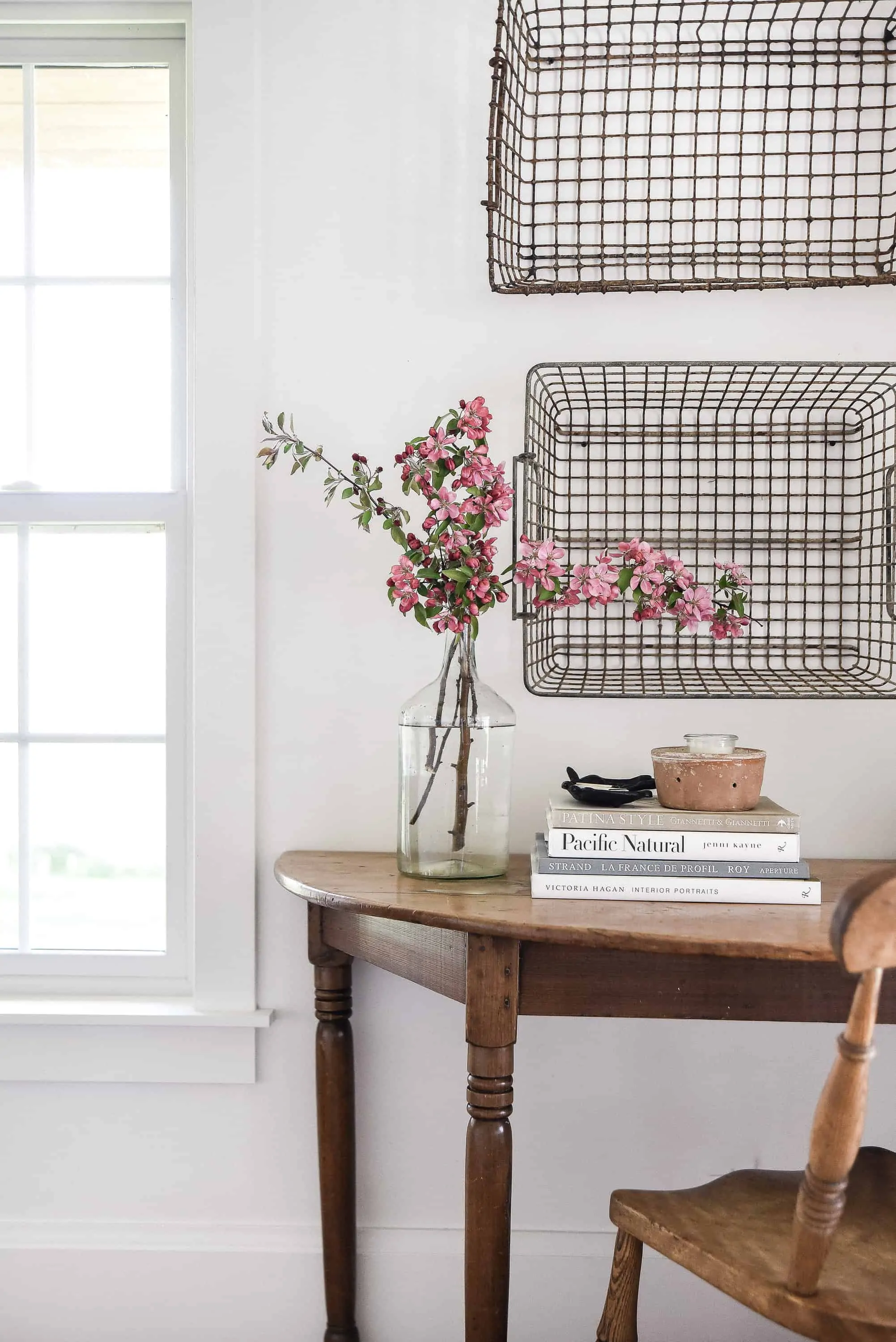 As the weather warms up, freshen up your home with some simple summer home decorating ideas!