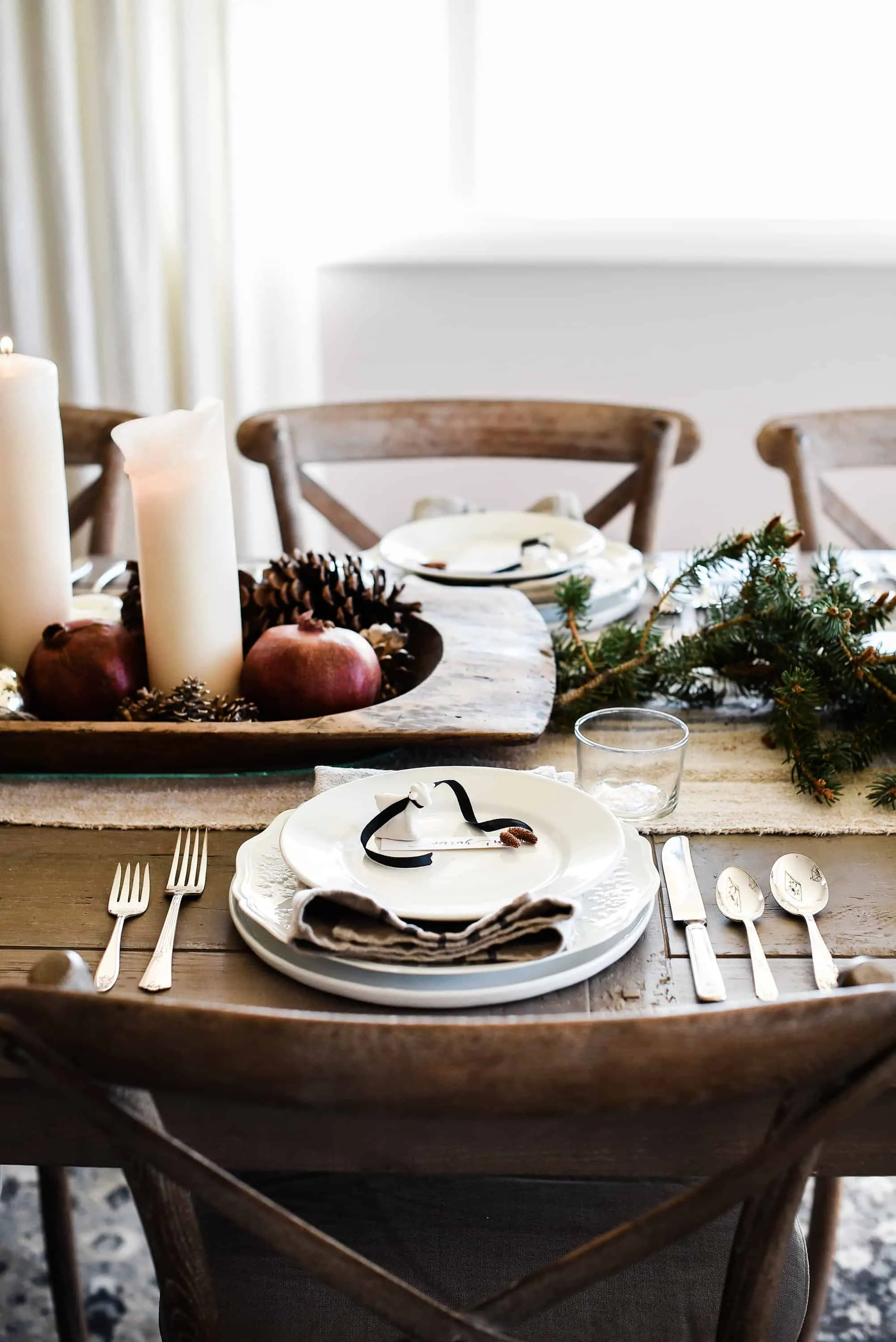 Create your own farmhouse Christmas with simple table ideas for decorating your dining room this holiday season! 