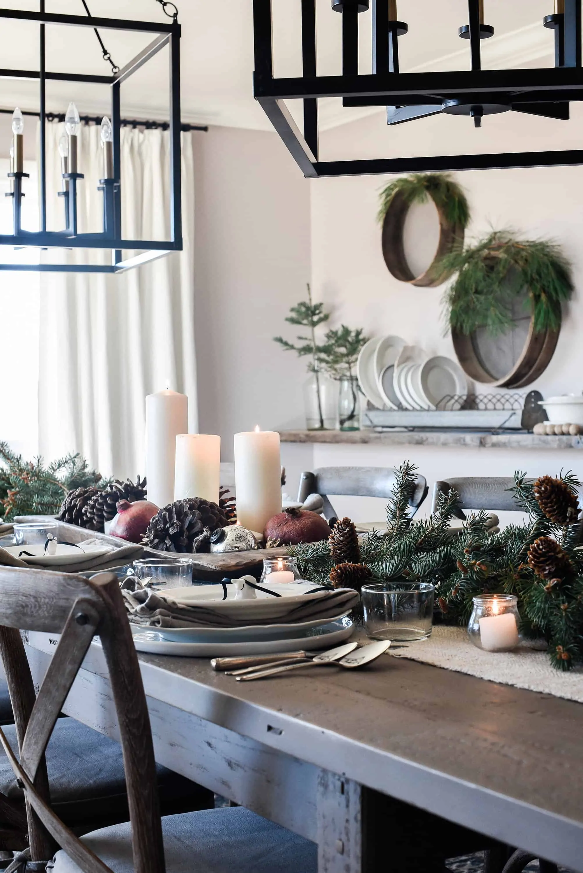 Create your own farmhouse Christmas with simple table ideas for decorating your dining room this holiday season! 