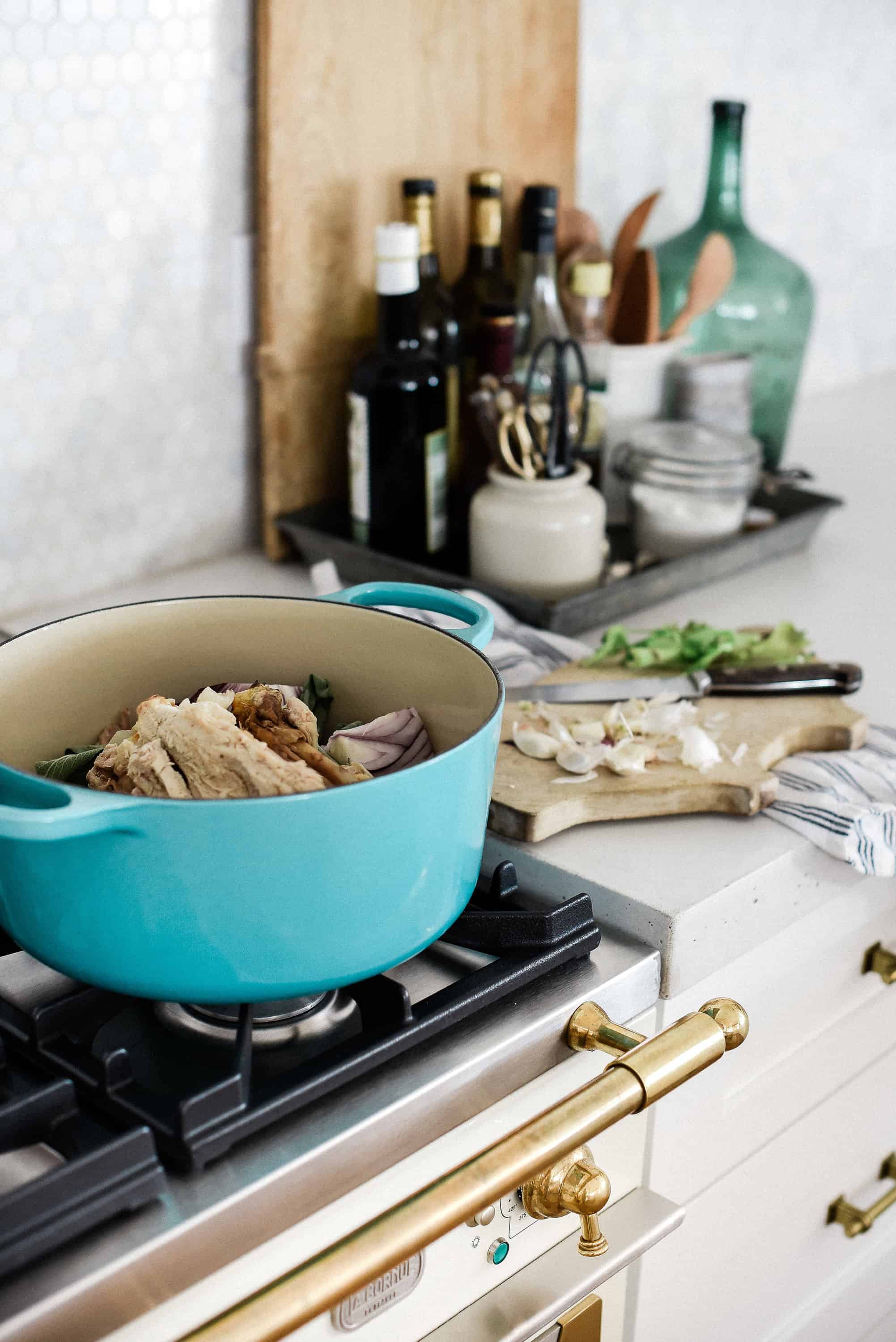 If you’re hoping to make your own chicken broth, you’re in luck! It’s one of the easiest ways to stretch your budget and consume every bit of the animal! Homemade chicken broth allows you to customize the flavor, and know exactly what’s in your broth. Now, let’s make some chicken broth!