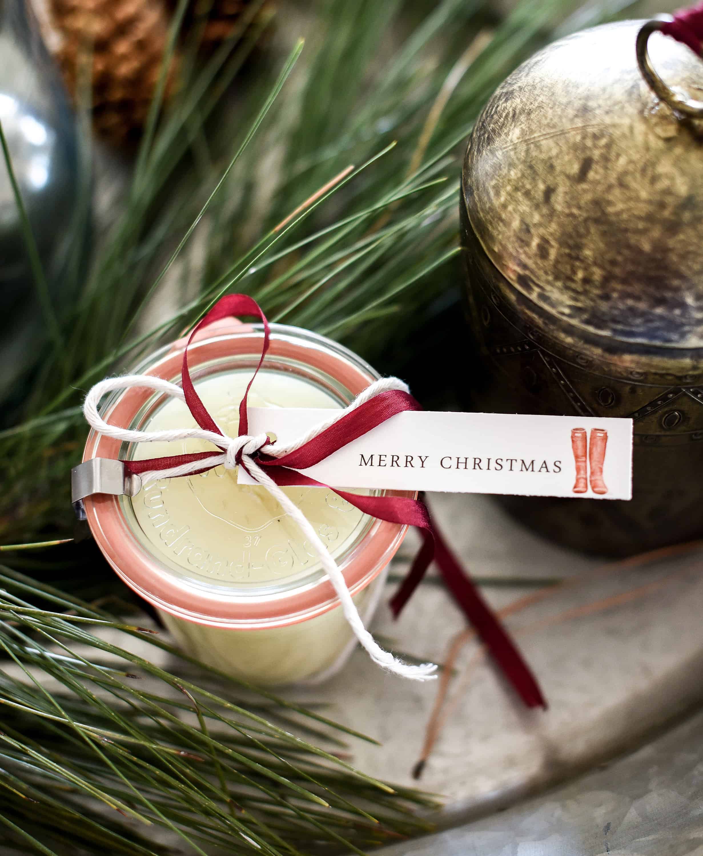 Need a handmade Christmas gift idea? You won’t believe how easy it is to make all-natural homemade candles! 