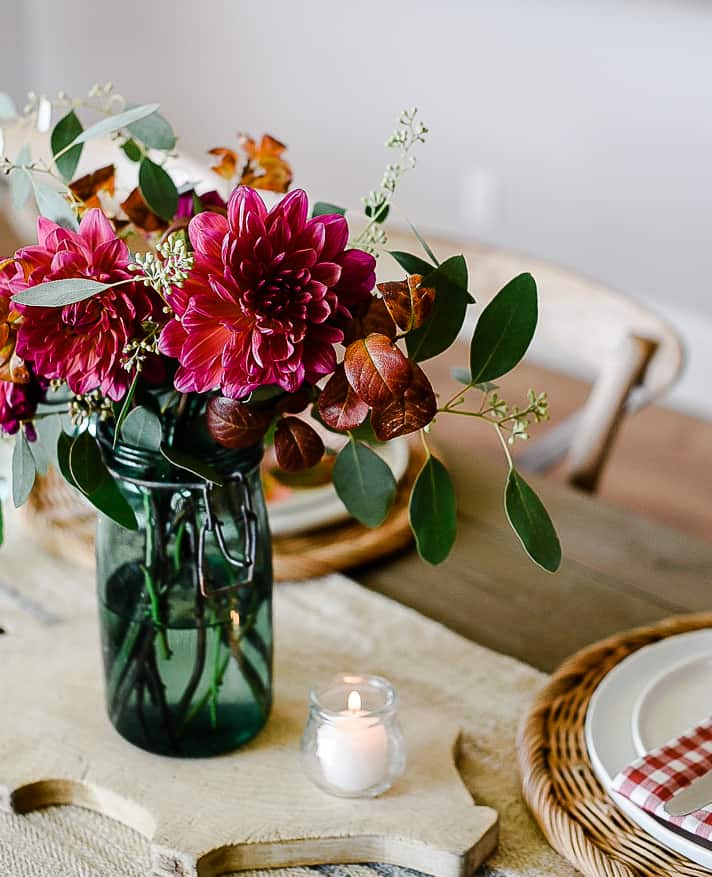 This year we’ve teamed up with some wonderful friends to share all of our fall decorating ideas. We started with our fall kitchens, and now we’re sharing ideas for easy fall centerpieces and table decorations to inspire you as you welcome family and friends into your home this season!