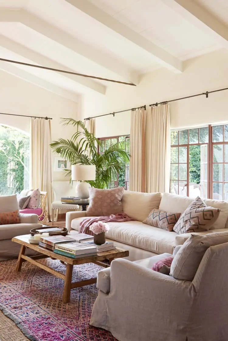 Whether that be through something as simple as a new set of napkins, or with more of a commitment like an area rug or runner, adding a bold pop of pink with textiles is a great way to add a bit of character and warmth to a space.