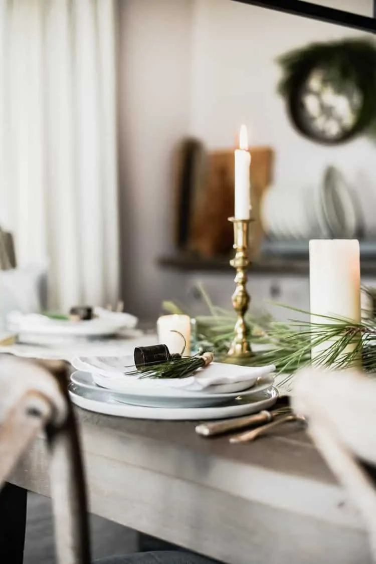 10 beautiful Christmas tablescapes from some of my favorite bloggers that will 100% inspire your holiday dining room this year! Plus – we’re each sharing a few of our top entertaining tips to help you get through the season with ease!