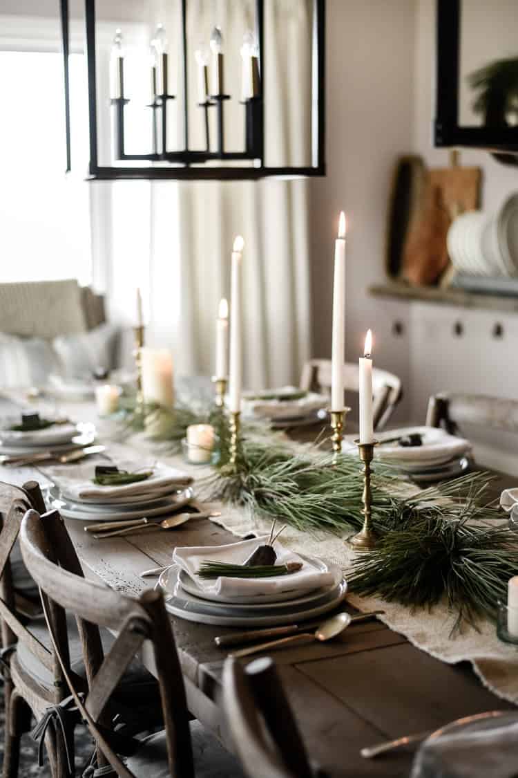 10 beautiful Christmas tablescapes from some of my favorite bloggers that will 100% inspire your holiday dining room this year! Plus – we’re each sharing a few of our top entertaining tips to help you get through the season with ease!