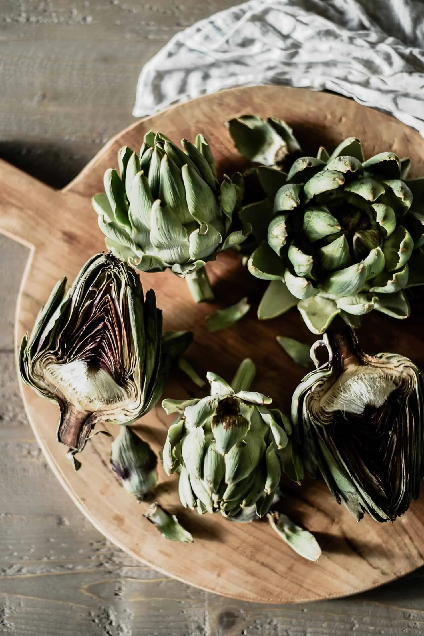 Artichokes are a hearty vegetable that can be grown in any climate, and enjoyed throughout fall! Follow this guide to learn how to grow artichokes in your garden! 
