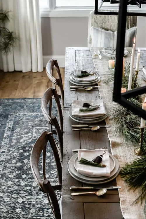 10 beautiful Christmas tablescapes from some of my favorite bloggers that will 100% inspire your holiday dining room this year! Plus – we’re each sharing a few of our top entertaining tips to help you get through the season with ease!