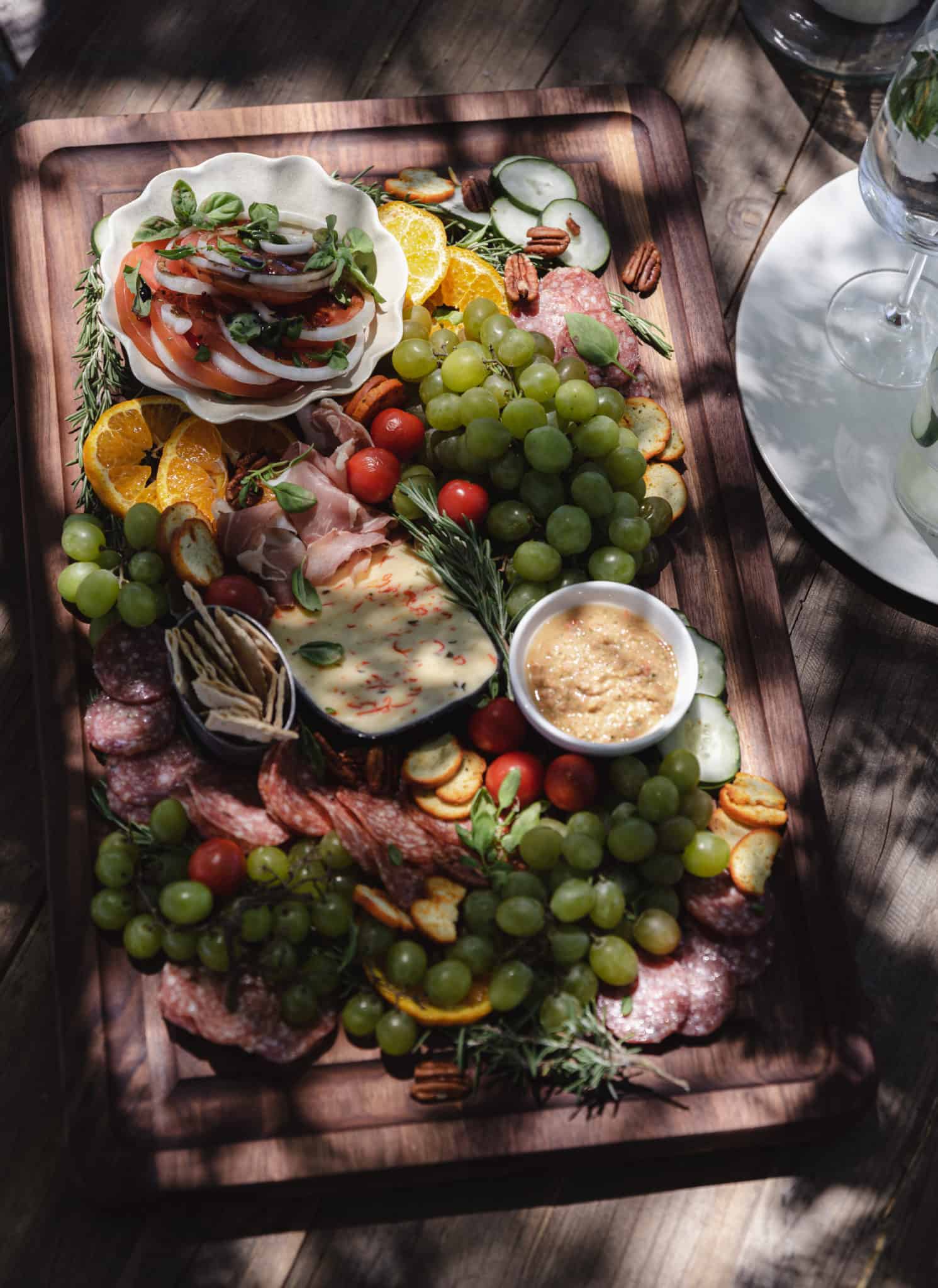 Whisk Yourself Away With These Genius Tips For Dining Al Fresco