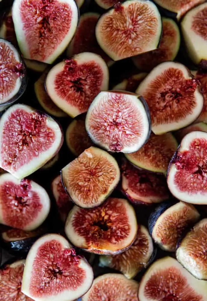 A pretty image of halved figs.